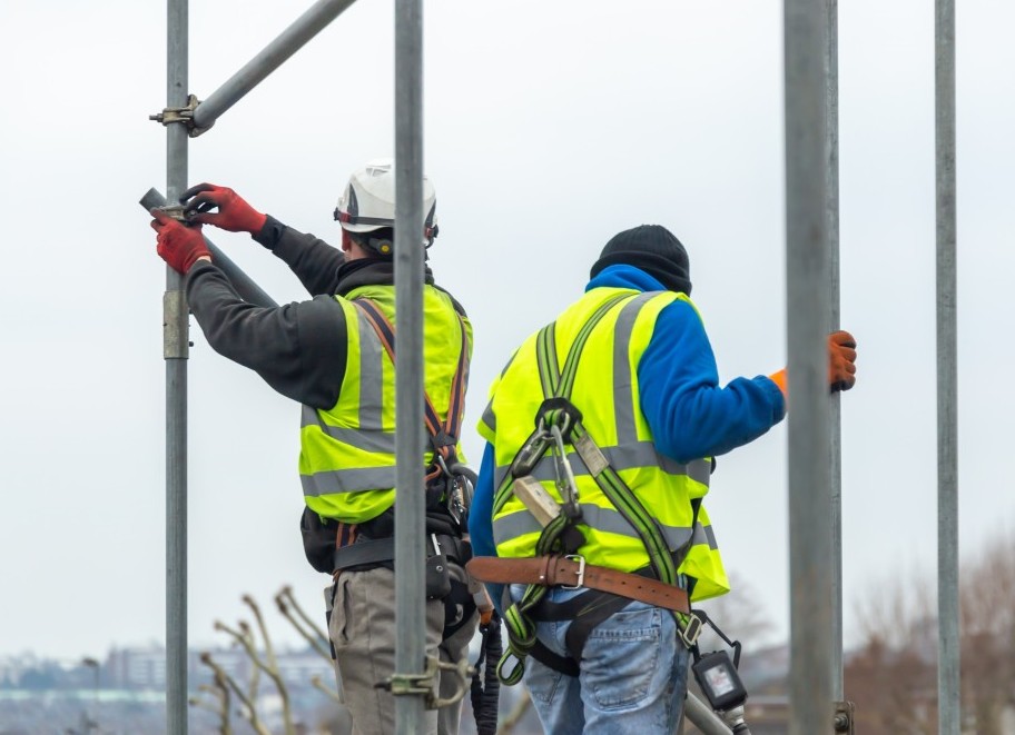 The Benefits of Rope Access vs. Scaffolding